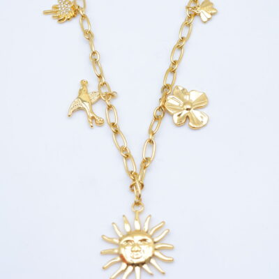 Collier chaîne dorée multi-pendentifs soleil, oiseau et fleurs