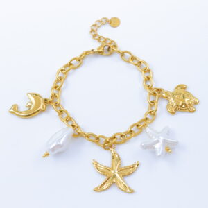 Bracelet chaîne dorée multi-pendentifs marins et perles