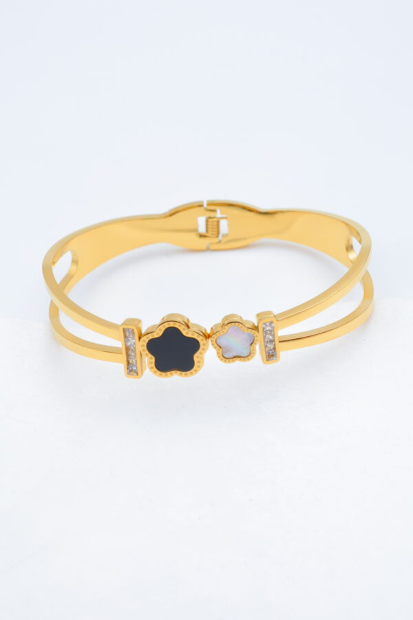 Bracelet jonc doré fleurs noire et nacre avec strass