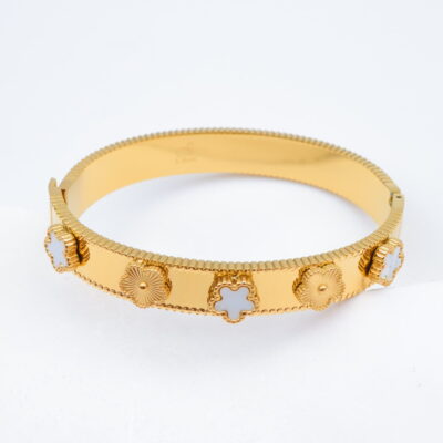 Bracelet jonc doré à motifs trèfle et fleurs en nacre blanche