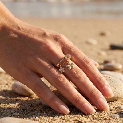 Bague Anaïs – Fleur Pendante Dorée