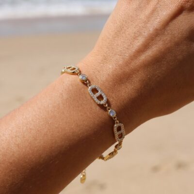 Bracelet Anouk – Chaîne dorée maillons et perles brillantes