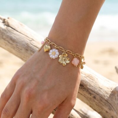 Bracelet Capucine – Charms fleurs et papillon pastel