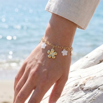 Bracelet Elina – fleurs émaillées vertes et blanches