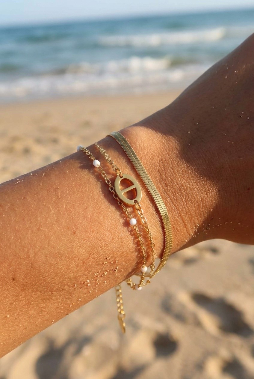 Bracelet Maëlys – trio de chaînes dorées superposées