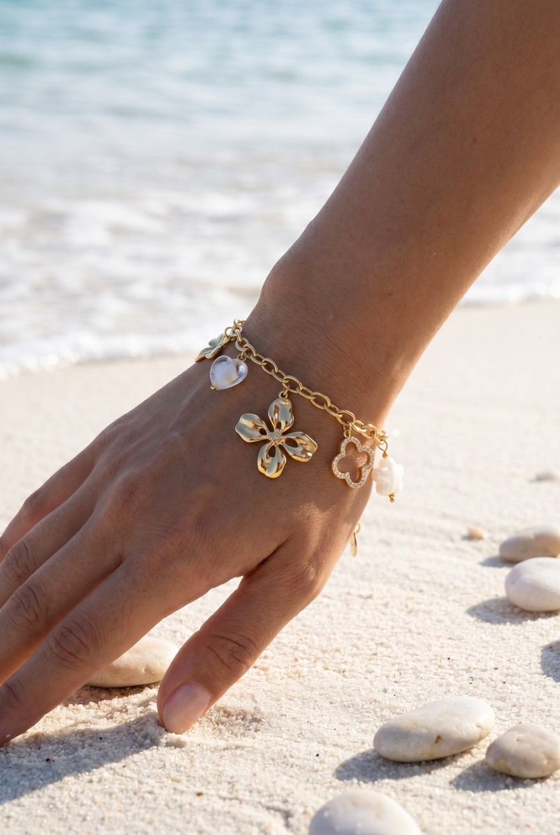 Bracelet Margaux – Chaîne dorée fleurs en nacre