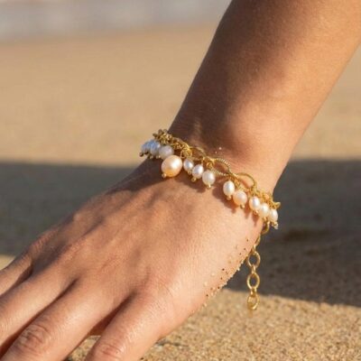 Bracelet Nayla – cascade de perles nacrées