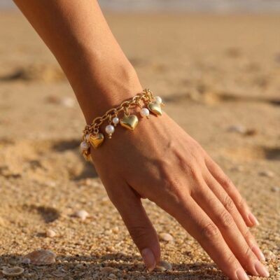 Bracelet Nina – Chaîne dorée cœurs et perles