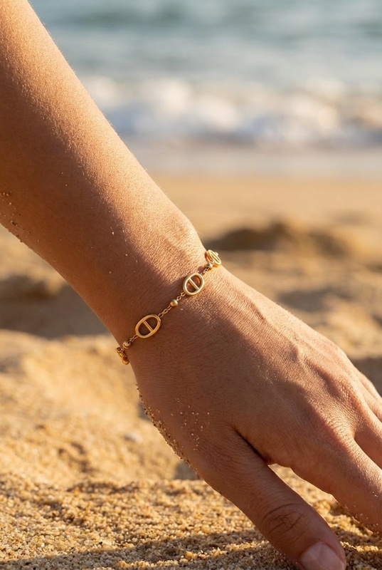 Bracelet Océane – chaîne maillons dorés et perles nacrées