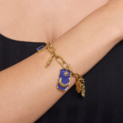 Bracelet Ombeline – Chaîne dorée charms émail bleu nuit