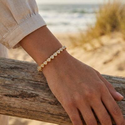 Bracelet Perrine – Rangée de cœurs sertis strass