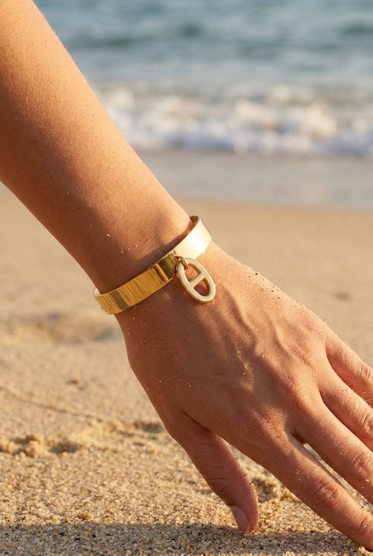 Bracelet Salomé – Jonc doré pendentif anneau