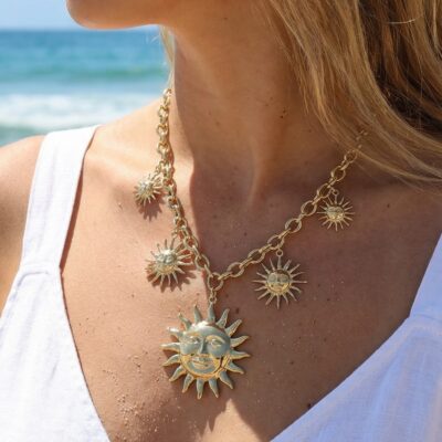 Collier Apolline – Chaîne Dorée Médaillons Soleil