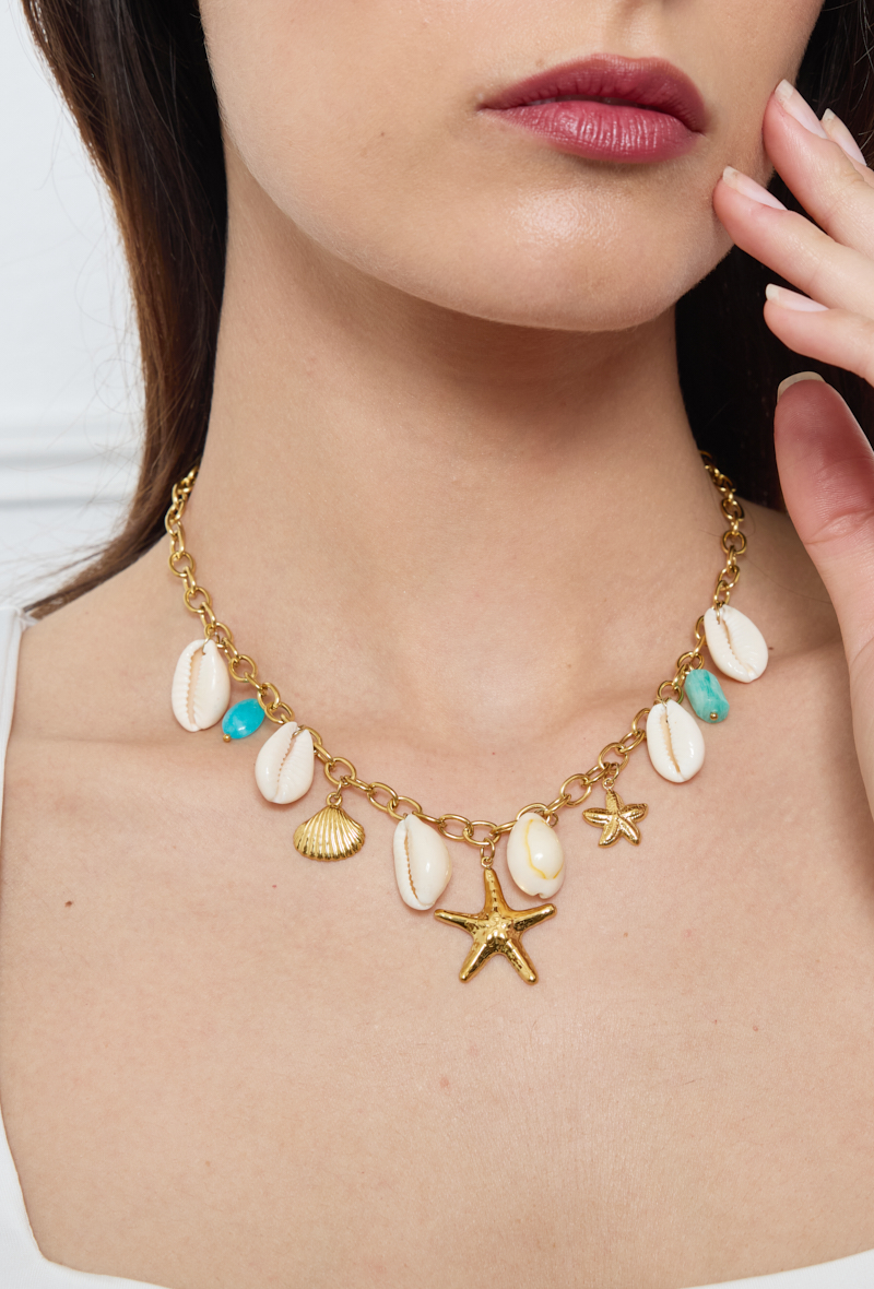Collier Capucine – Chaîne Dorée Coquillages & Étoiles de Mer