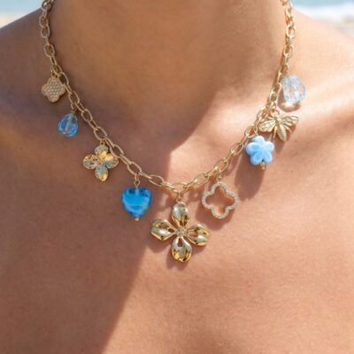 Collier Clara – Charms Trèfles Bleus & Abeille