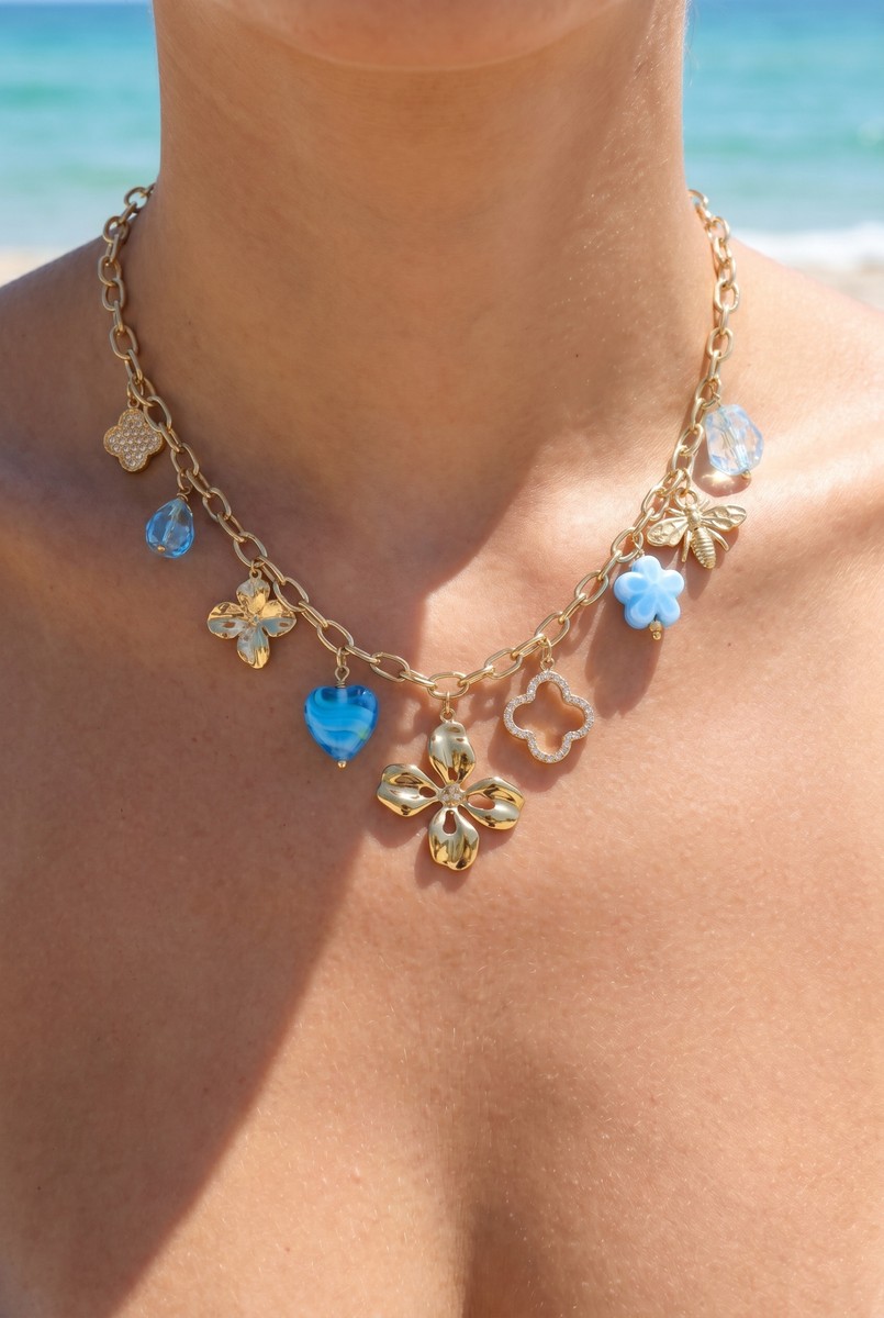 Collier Clara – Charms Trèfles Bleus & Abeille