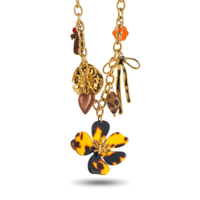 Collier Colette – Pendentif Fleur Écaille & Breloques Dorées