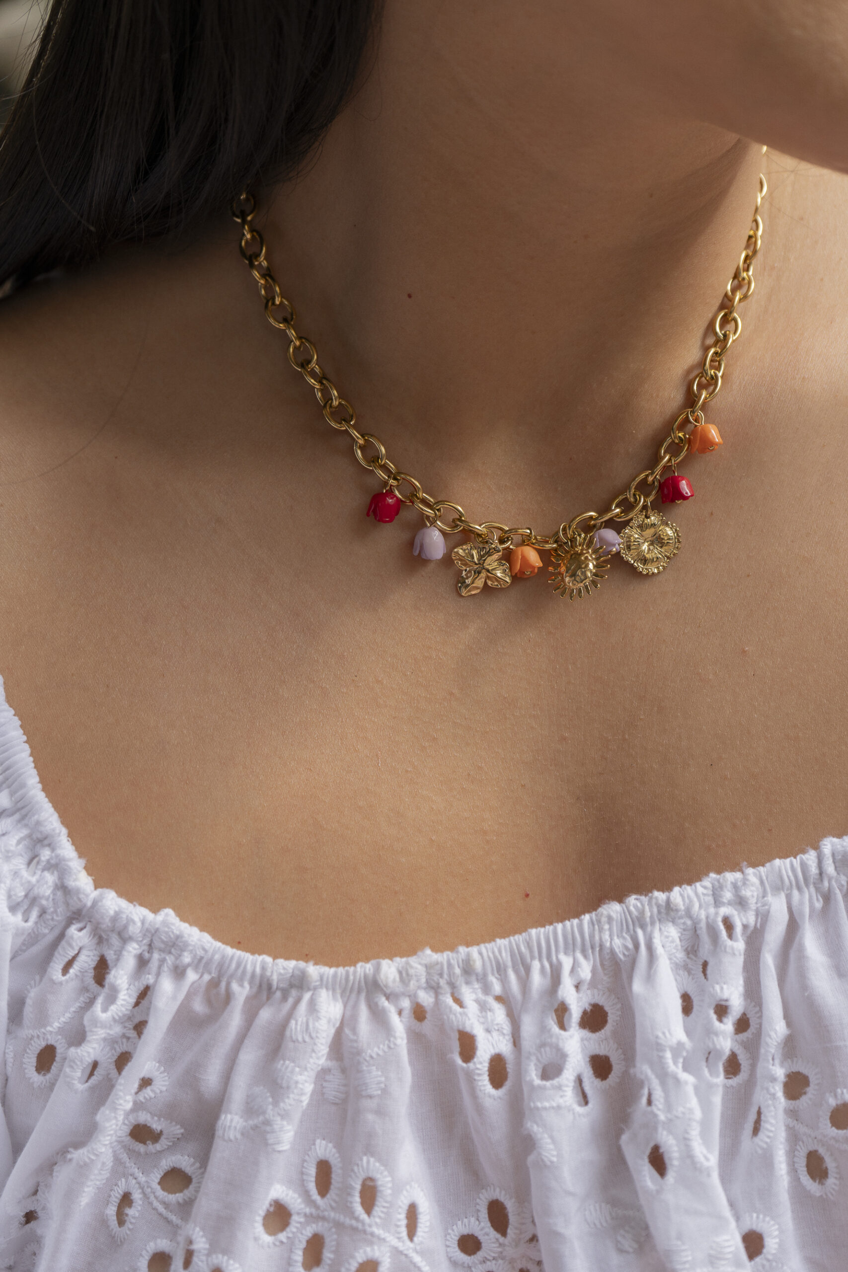 Collier Garance – Chaîne Dorée Fleurs Multicolores