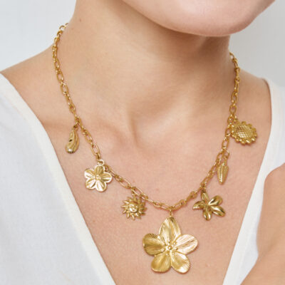 Collier Margaux – Chaîne Dorée Breloques Fleurs